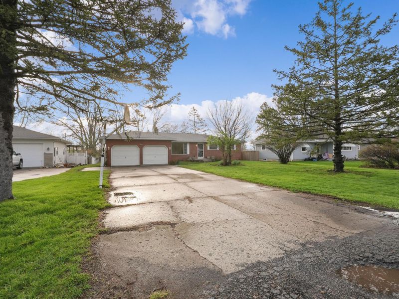 310 N Grener Avenue, Columbus, OH 43228 Photo 2