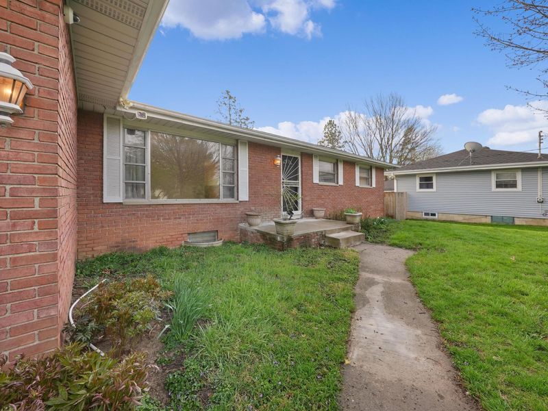 310 N Grener Avenue, Columbus, OH 43228 Photo 4