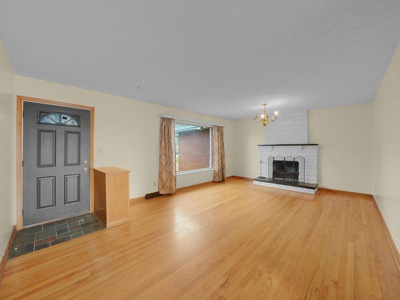 310 N Grener Avenue, Columbus, OH 43228 Photo 6