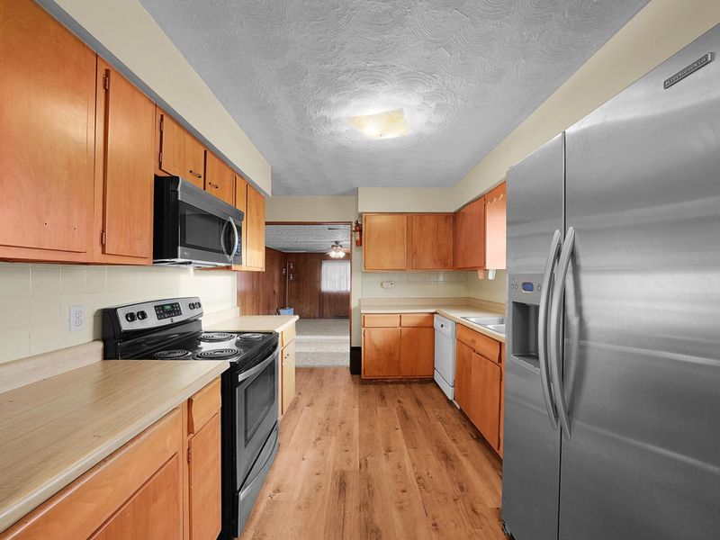 310 N Grener Avenue, Columbus, OH 43228 Photo 8