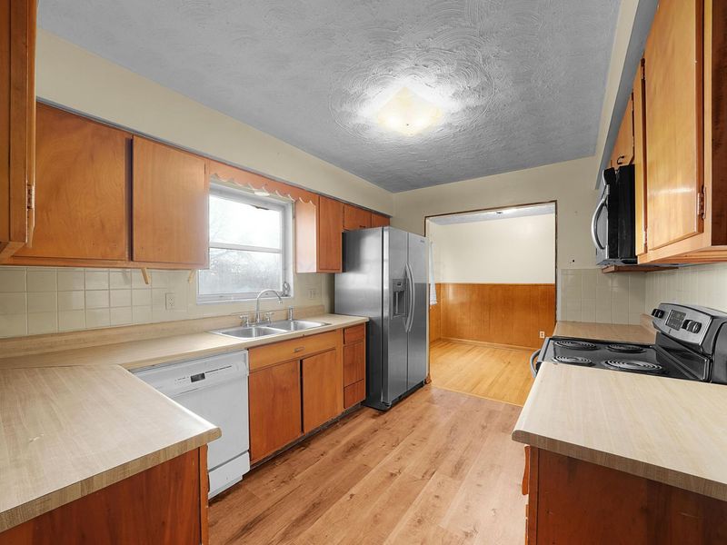 310 N Grener Avenue, Columbus, OH 43228 Photo 9