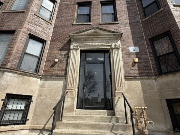 4055 S Calumet Avenue, Unit 2S, Chicago, IL 60653
