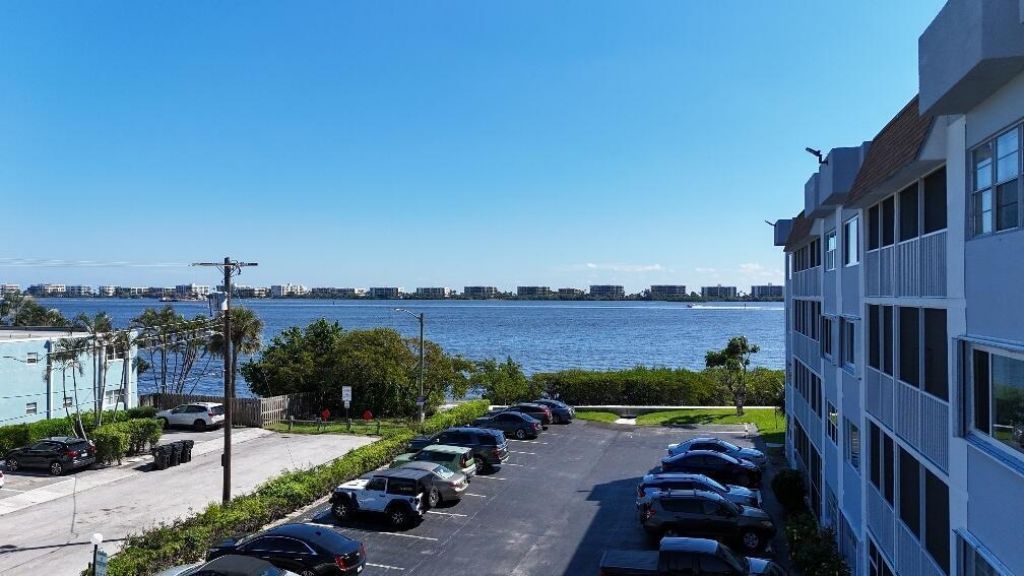 1502 S Lakeside Drive, Unit #419, Lake Worth Beach, FL 33460 Photo