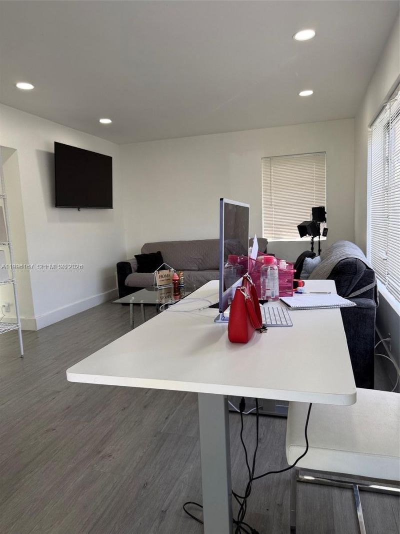 821 NE 6th St , Unit 2, Hallandale Beach, FL 33009 Photo