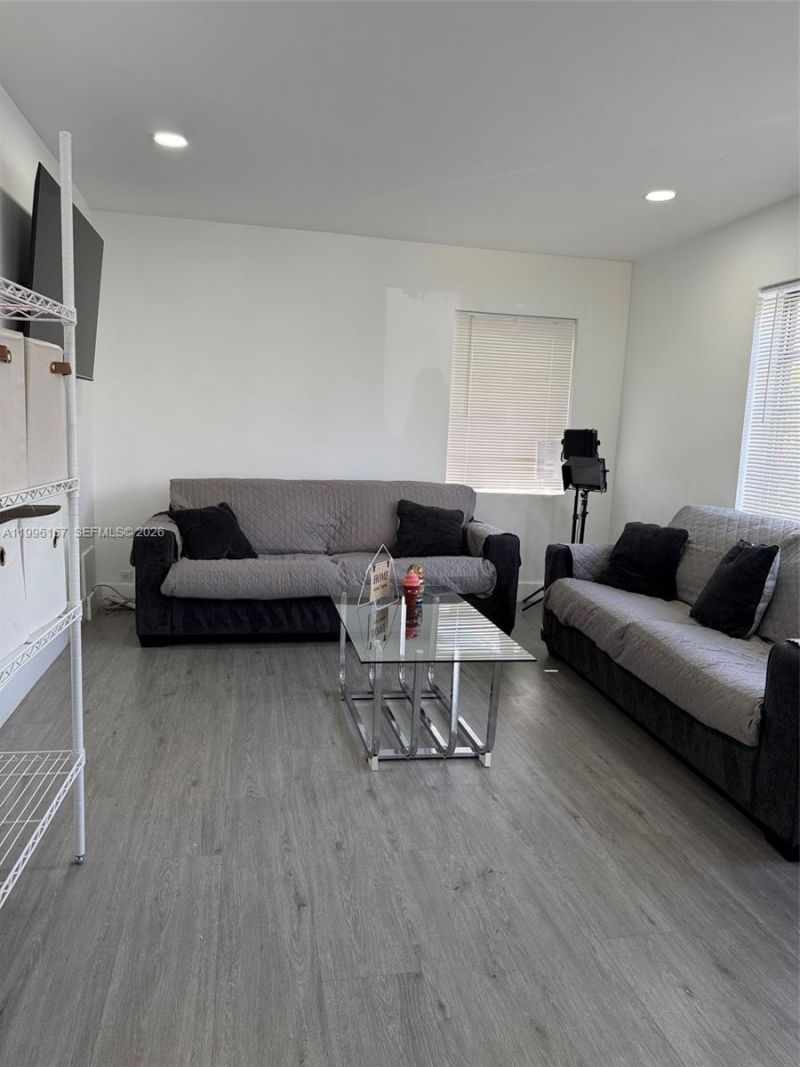 821 NE 6th St , Unit 2, Hallandale Beach, FL 33009 Photo