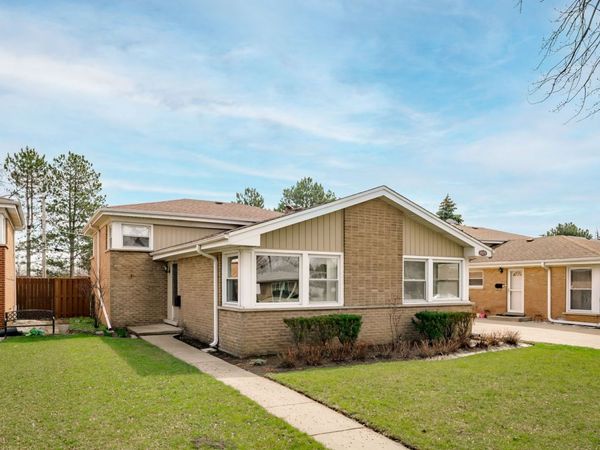 8929 National Avenue , Morton Grove, IL 60053