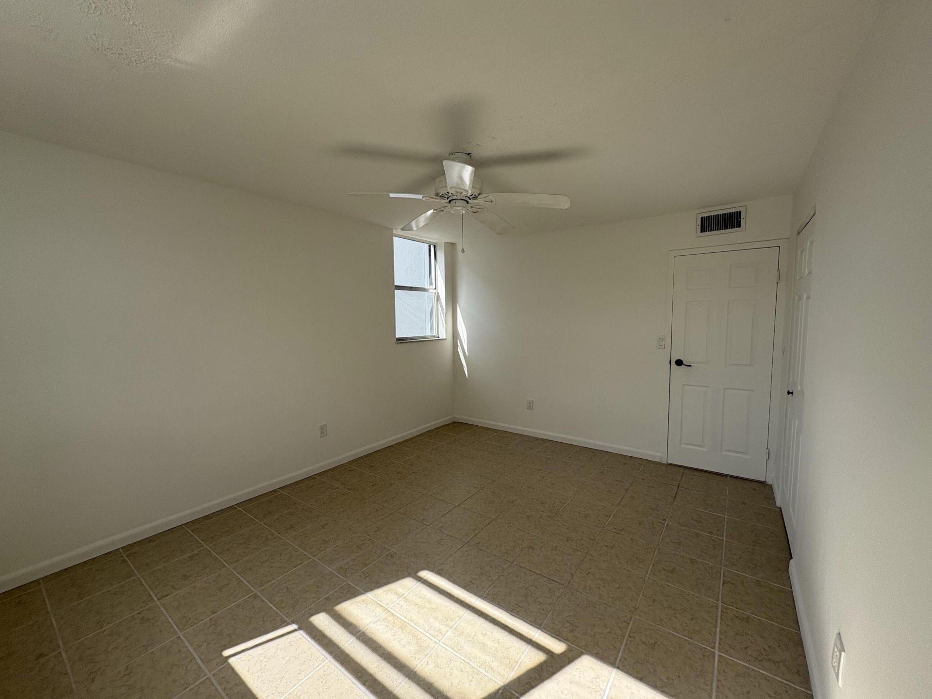 2850 Somerset Drive, Unit 208l, Lauderdale Lakes, FL 33311 Photo