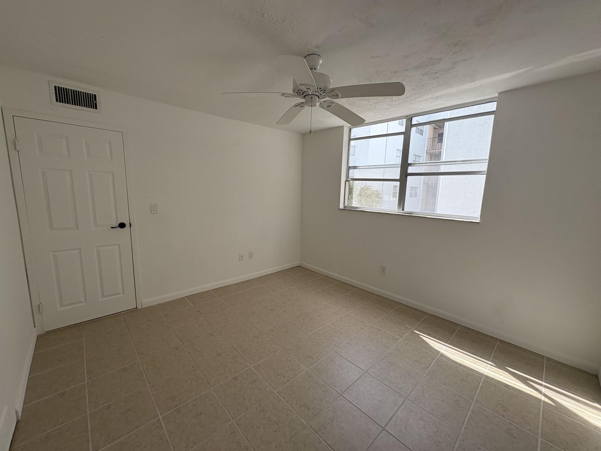 2850 Somerset Drive, Unit 208l, Lauderdale Lakes, FL 33311 Photo