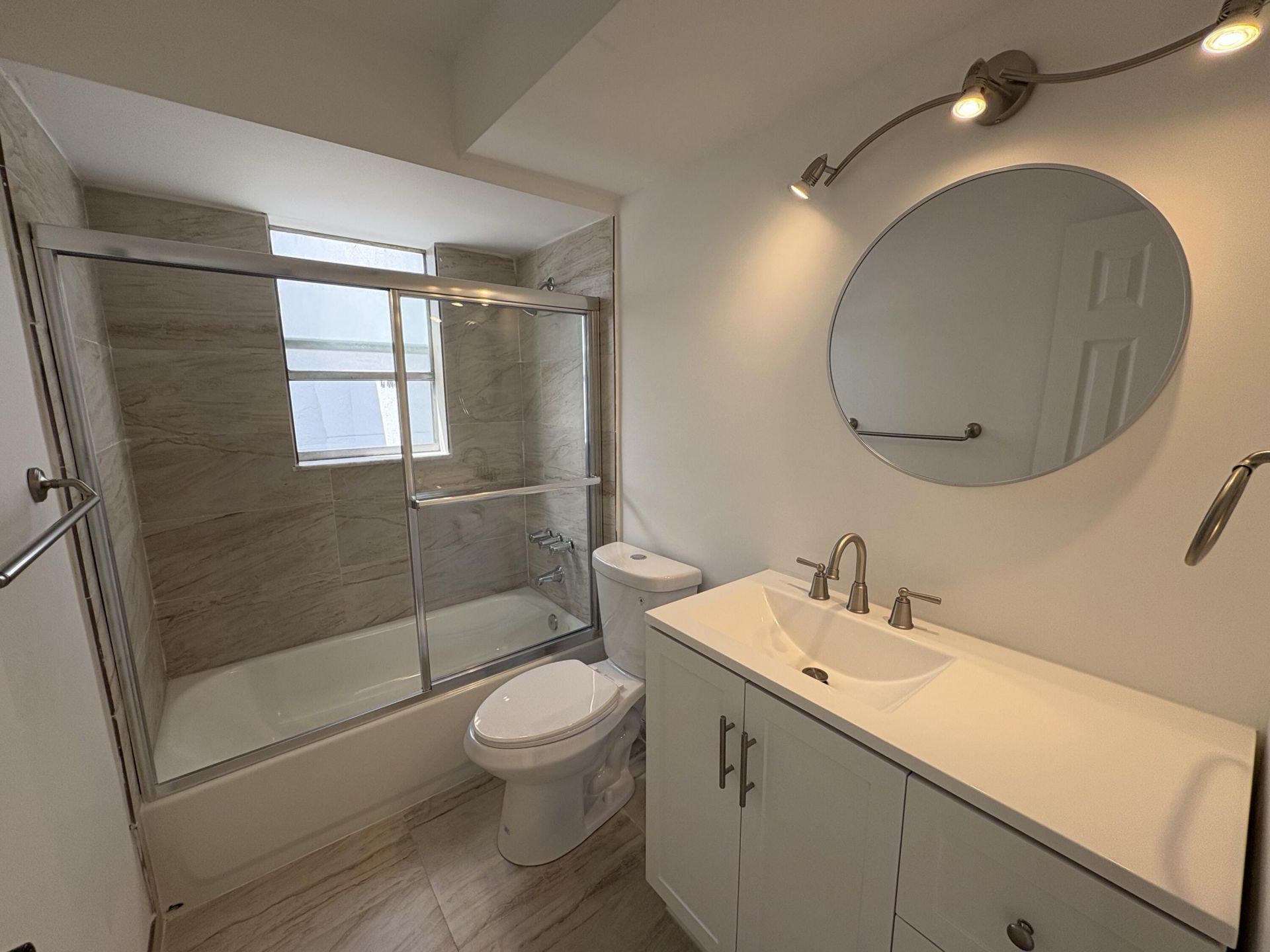 2850 Somerset Drive, Unit 208l, Lauderdale Lakes, FL 33311 Photo