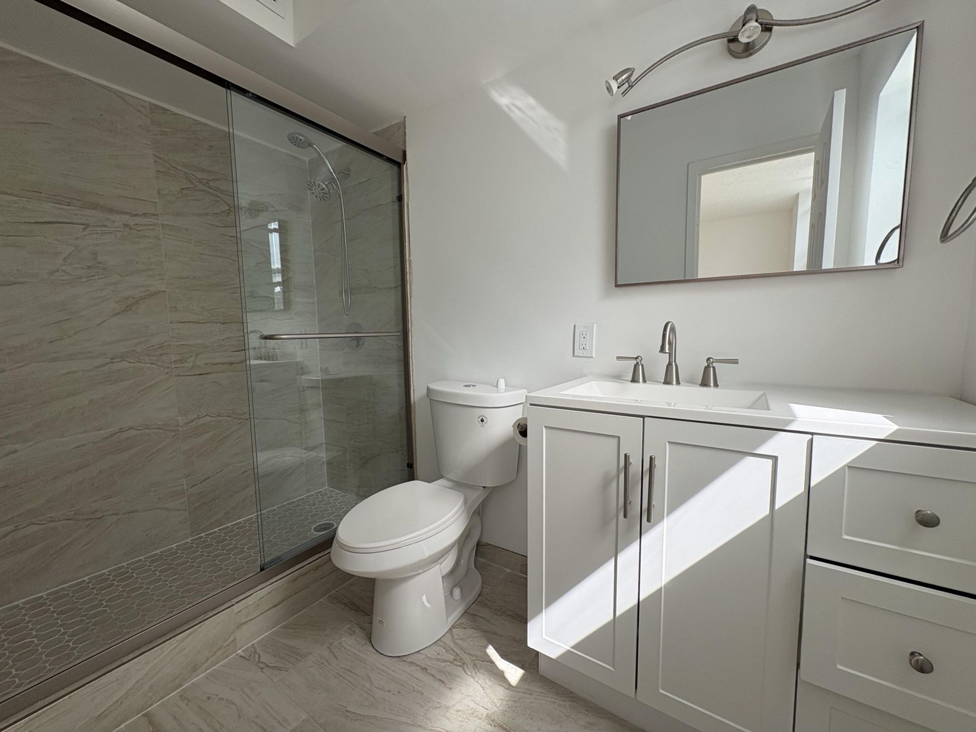 2850 Somerset Drive, Unit 208l, Lauderdale Lakes, FL 33311 Photo