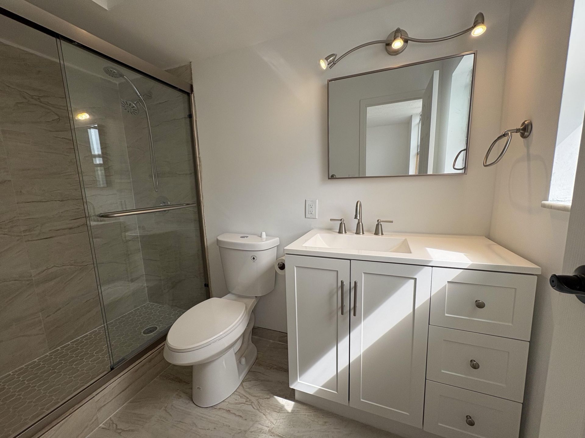 2850 Somerset Drive, Unit 208l, Lauderdale Lakes, FL 33311 Photo