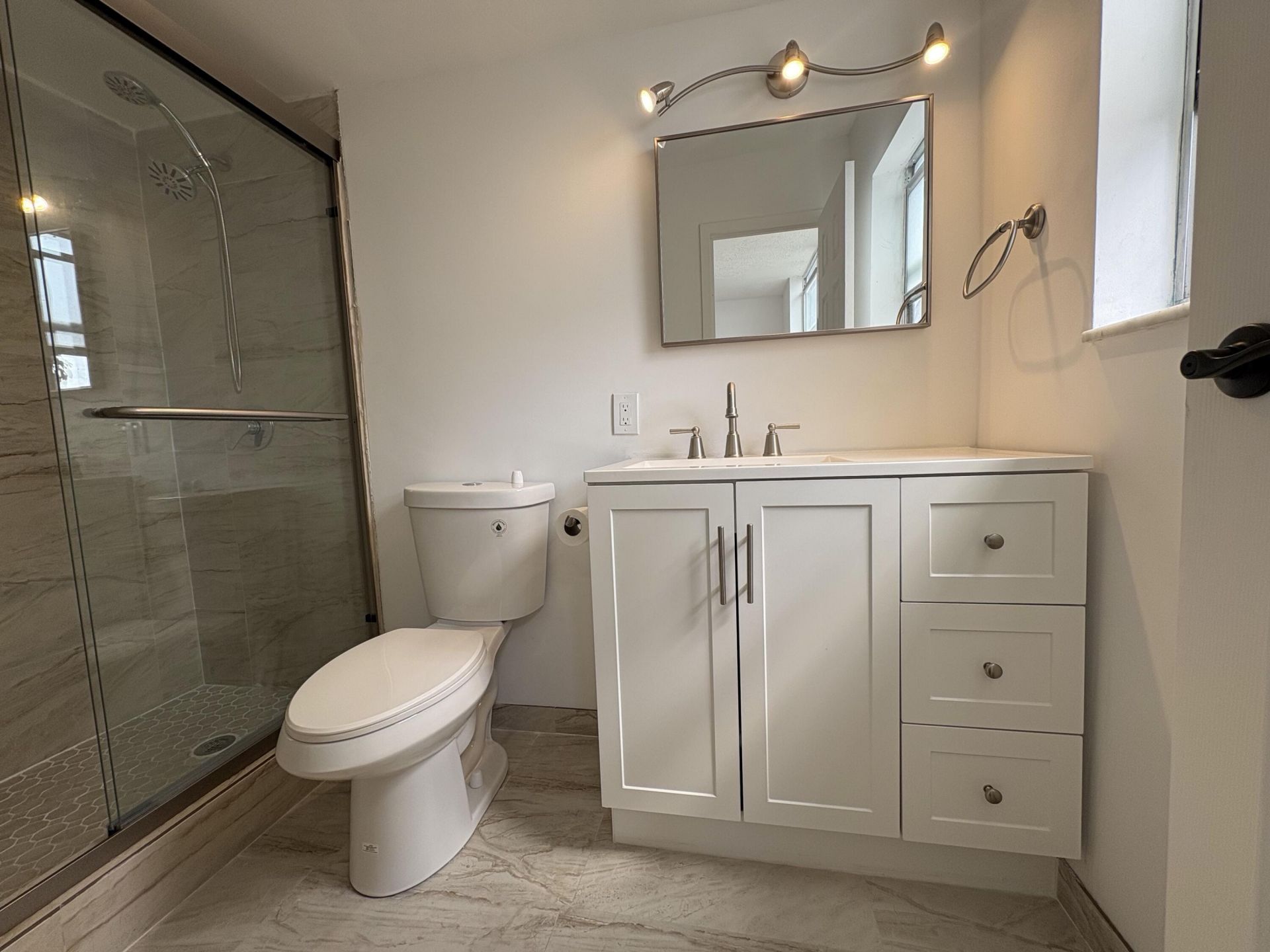 2850 Somerset Drive, Unit 208l, Lauderdale Lakes, FL 33311 Photo