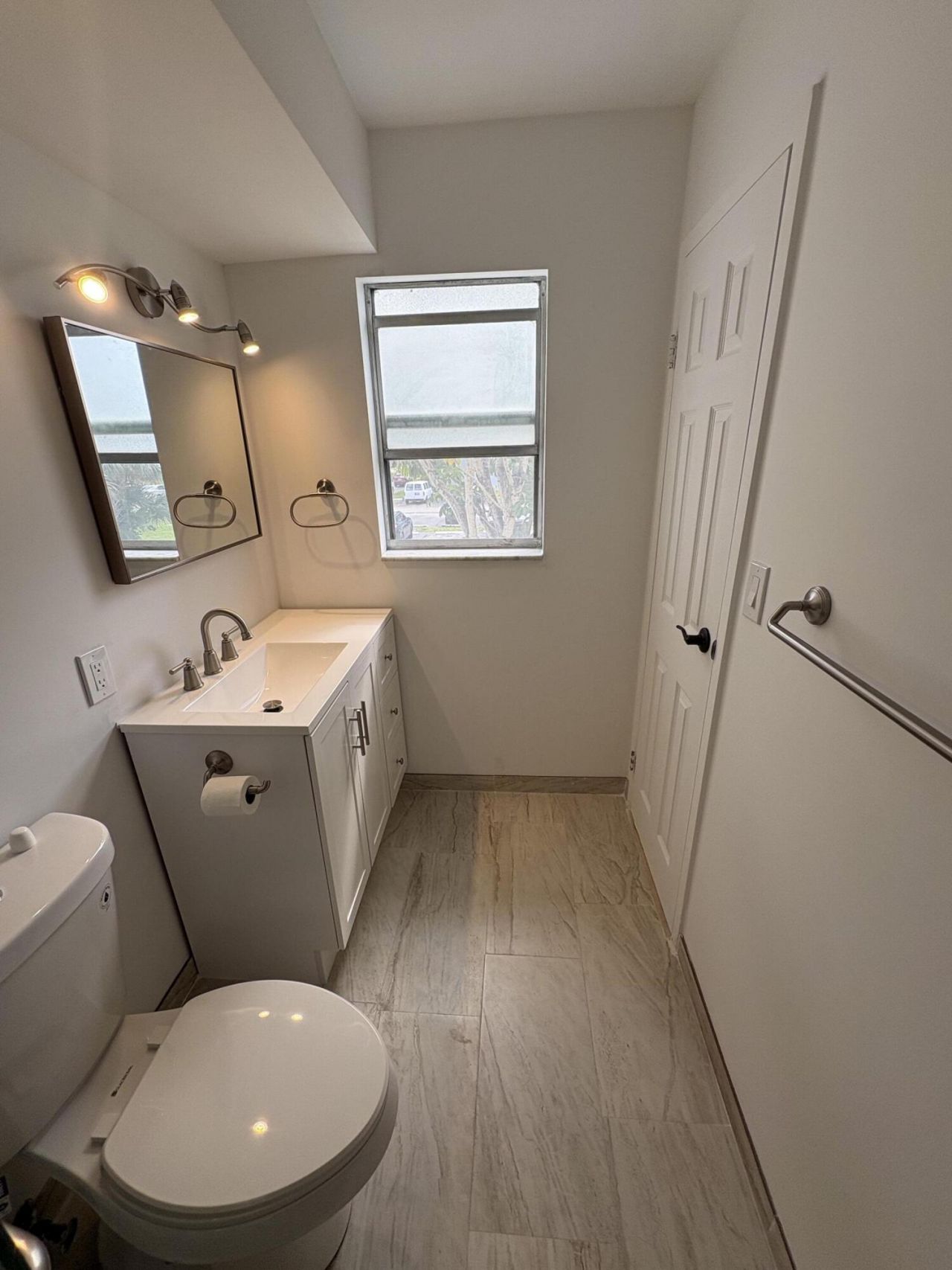 2850 Somerset Drive, Unit 208l, Lauderdale Lakes, FL 33311 Photo