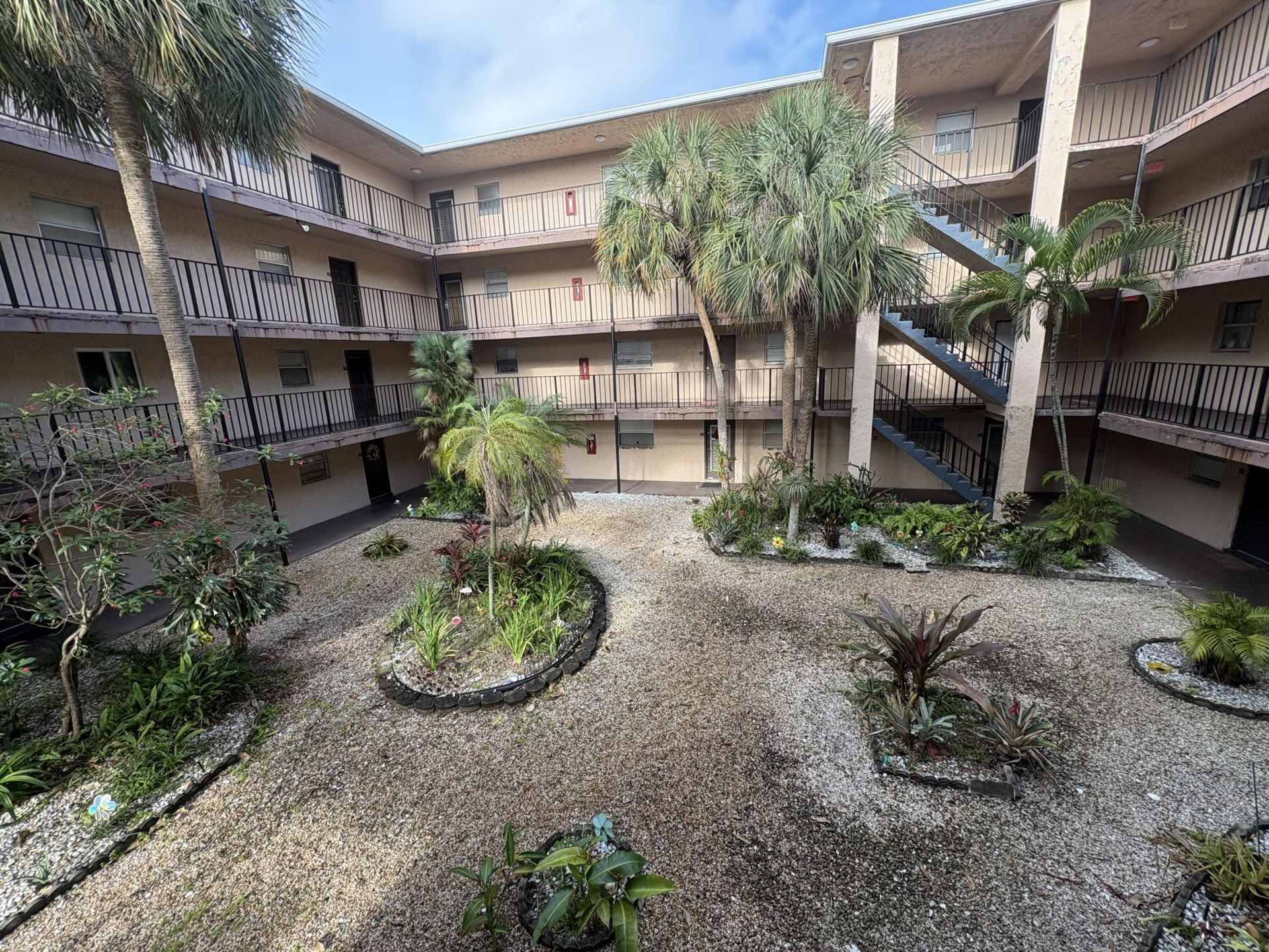 2850 Somerset Drive, Unit 208l, Lauderdale Lakes, FL 33311 Photo