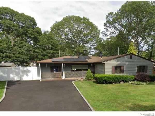 19 Bridle Path , Farmingville, NY 11738