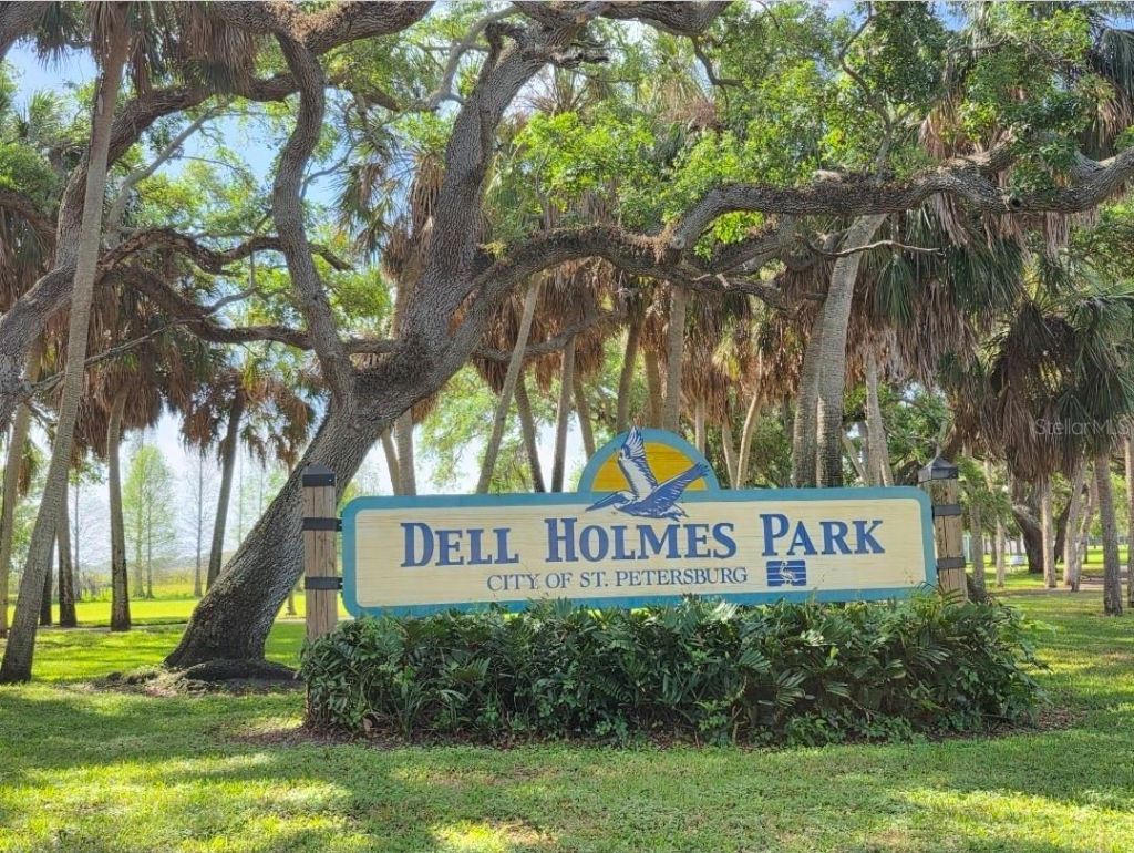 2715 5th Street S, Saint Petersburg, FL 33705 Photo