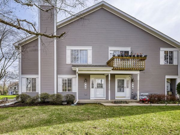 934 Surrey Lane , Unit 2, Sleepy Hollow, IL 60118
