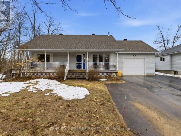27 Bayshore Drive , Petawawa, ON K8A3R7