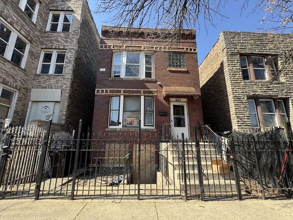 940 N Hamlin Avenue , Chicago, IL 60651