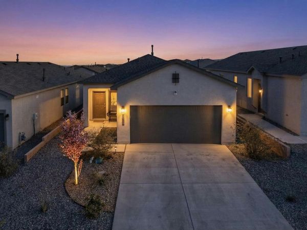 10650 Valedon Lane SW, Albuquerque, NM 87121