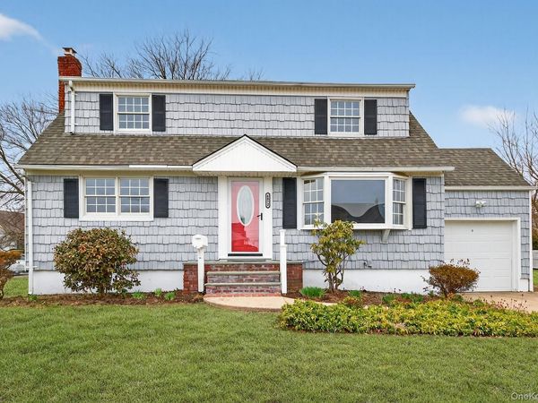 4072 Maywood Drive , Seaford, NY 11783