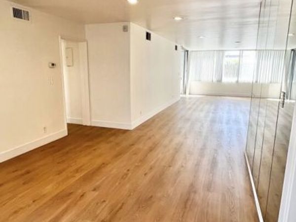 9221 Charleville Boulevard, Unit B, Beverly Hills, CA 90212