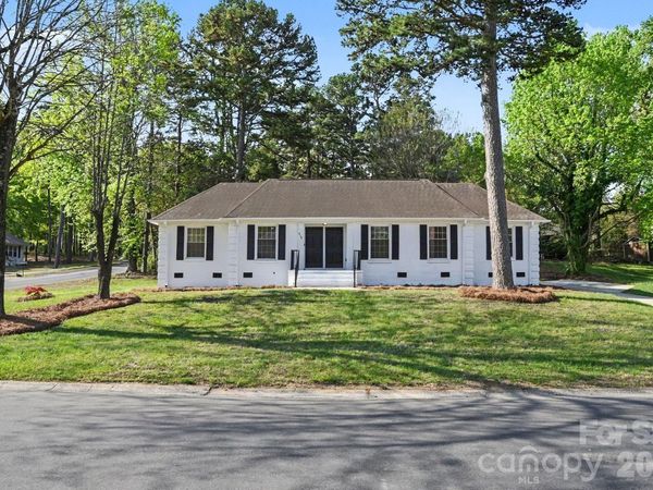 834 Braxfield Drive , Charlotte, NC 28217