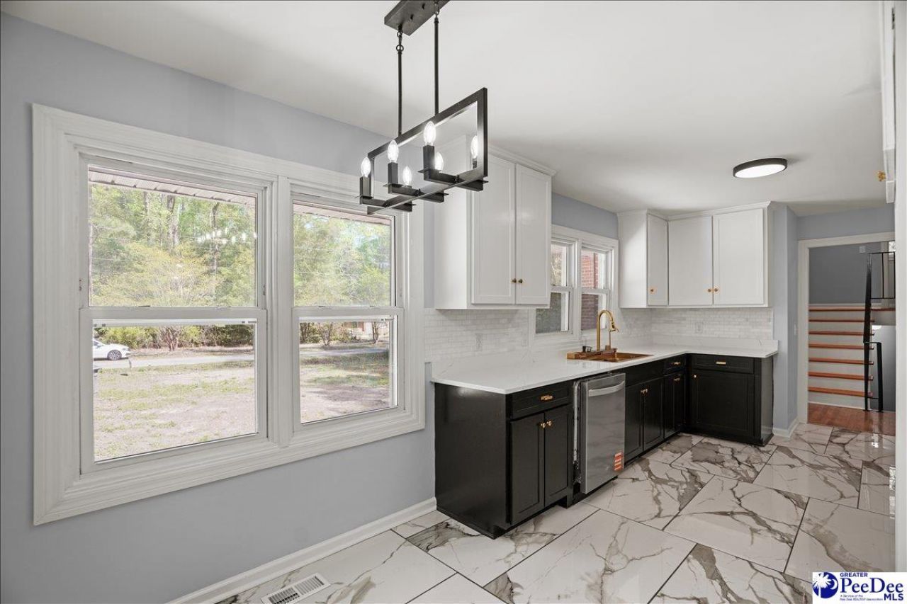 53 Kings Rd Photo 17