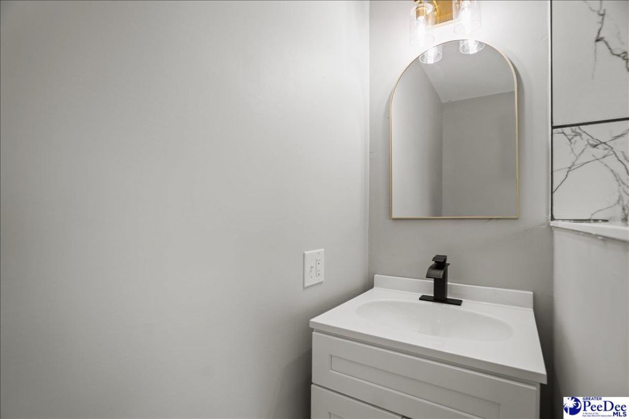 53 Kings Rd Photo 40