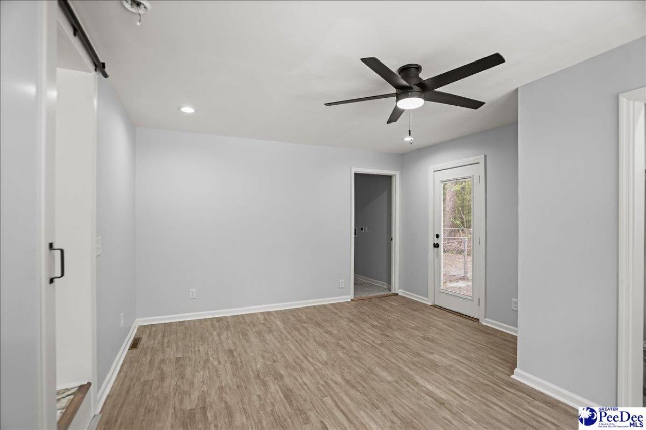 53 Kings Rd Photo 44