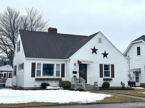 712 S 15th Street, Escanaba, MI 49829