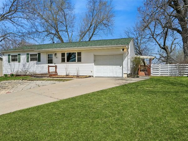 1340 Starry Drive, Marion, IA 52302