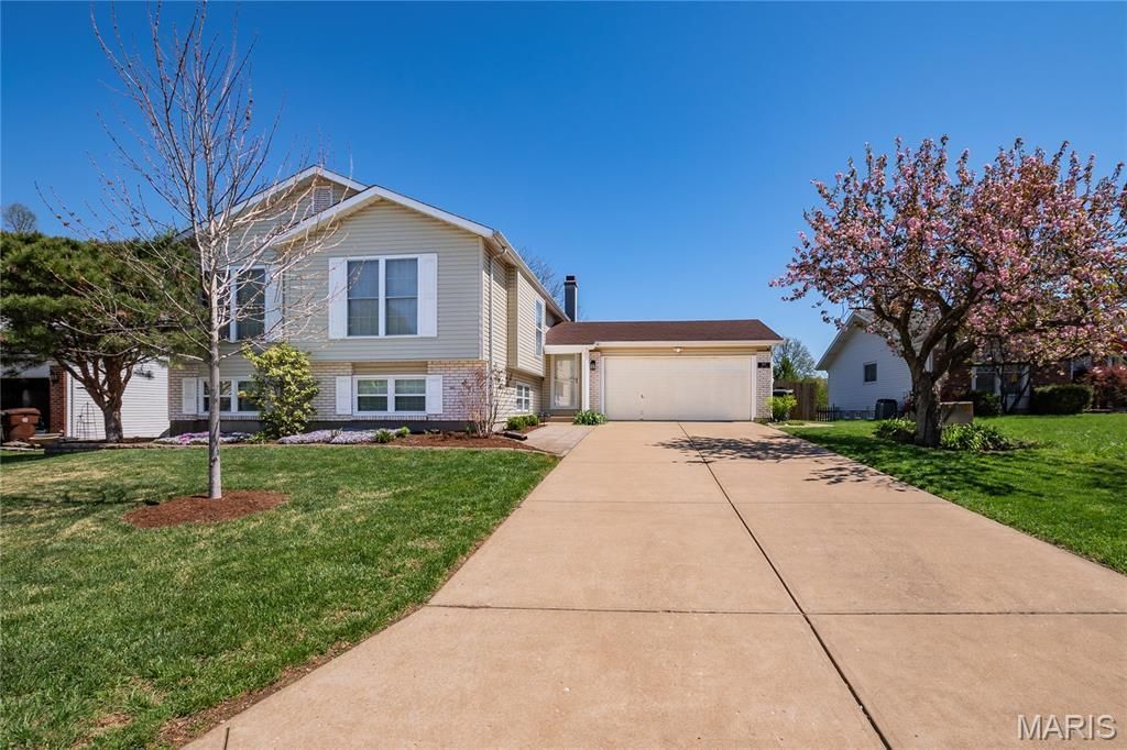 1607 Enwood Drive , Saint Peters, MO 63376 Main Photo