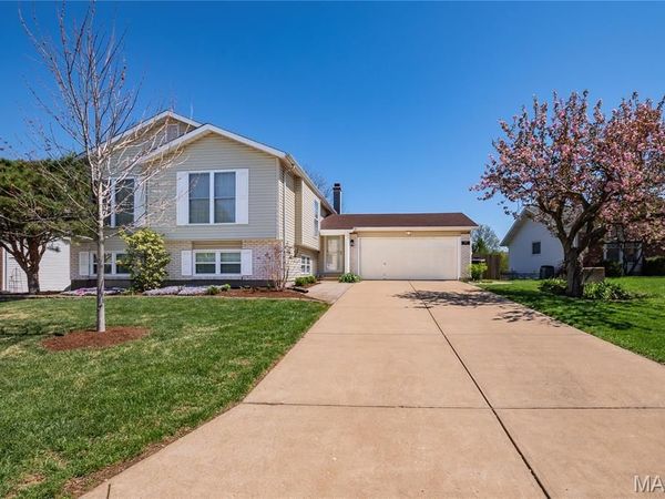 1607 Enwood Drive , St Peters, MO 63376