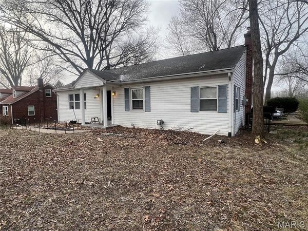 886 Prigge Road , St Louis, MO 63138