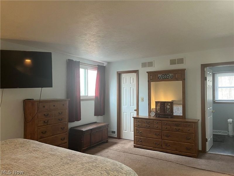 13330 S Partridge Drive, Valley View, OH 44125 Photo 27