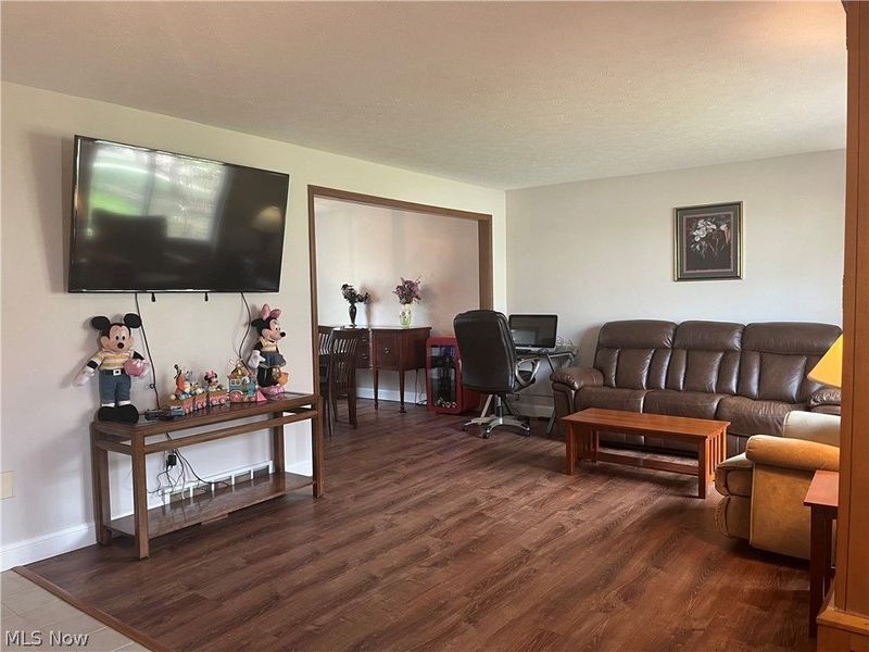 13330 S Partridge Drive, Valley View, OH 44125 Photo 3