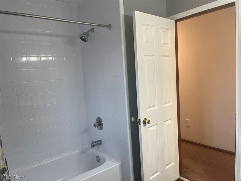 13330 S Partridge Drive, Valley View, OH 44125 Photo 34