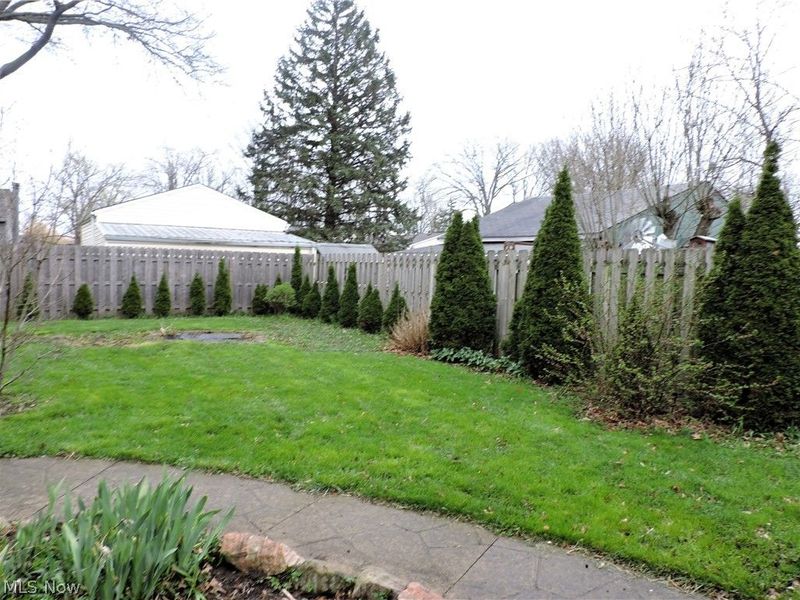 324 Boston Avenue , Elyria, OH 44035 Photo 16
