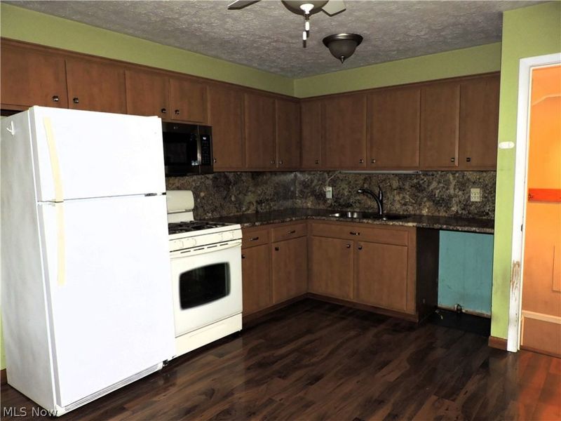 324 Boston Avenue , Elyria, OH 44035 Photo 4