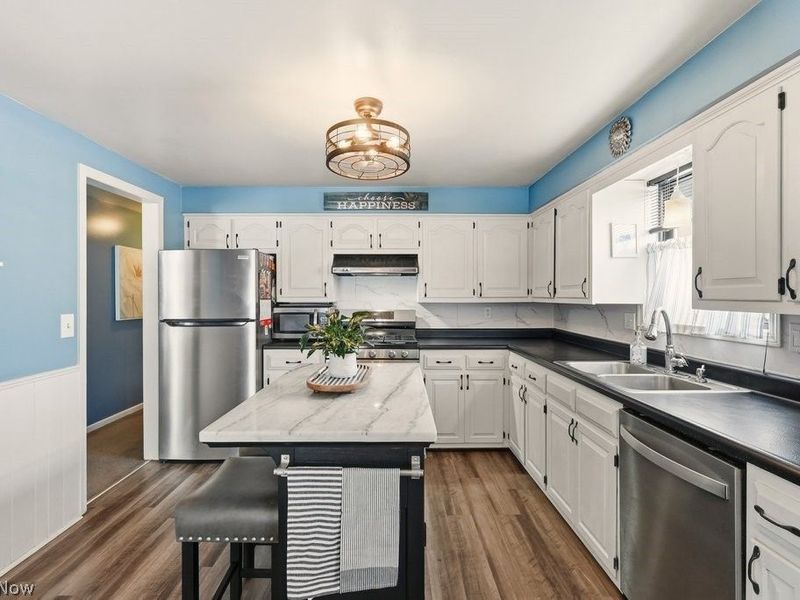 2190 Waterbury Drive, Uniontown, OH 44685 Photo 18