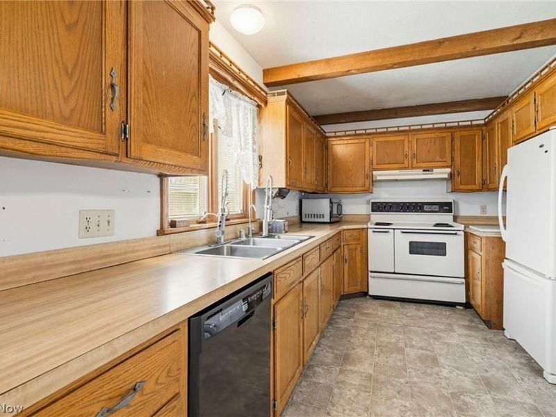 816 E Gorgas Street, Louisville, OH 44641 Photo 11