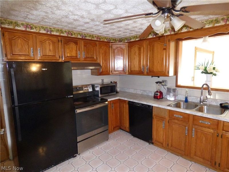 480 Aurora Drive , Youngstown, OH 44505 Photo 6