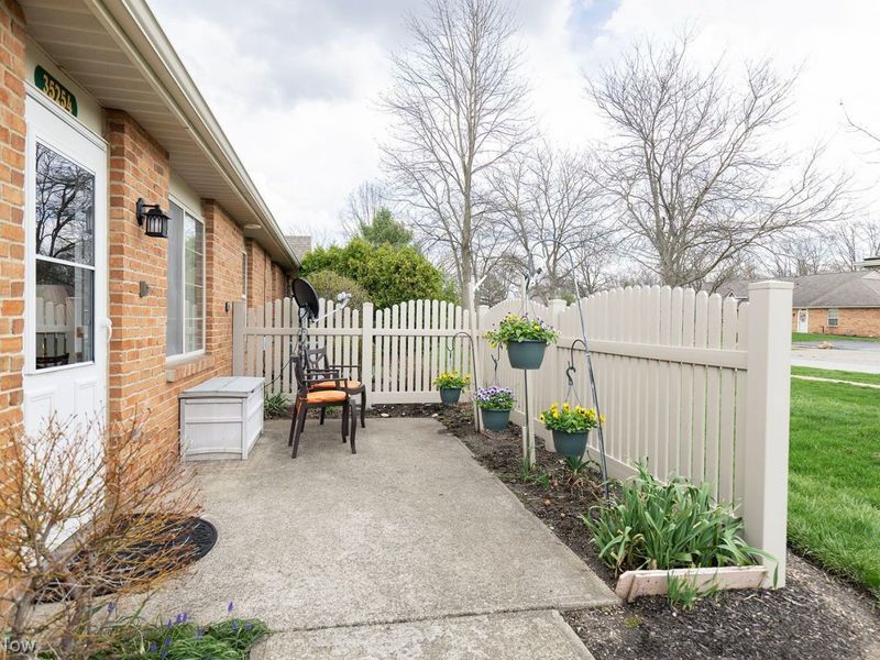 35254 Greenwich Avenue , North Ridgeville, OH 44039 Photo 2