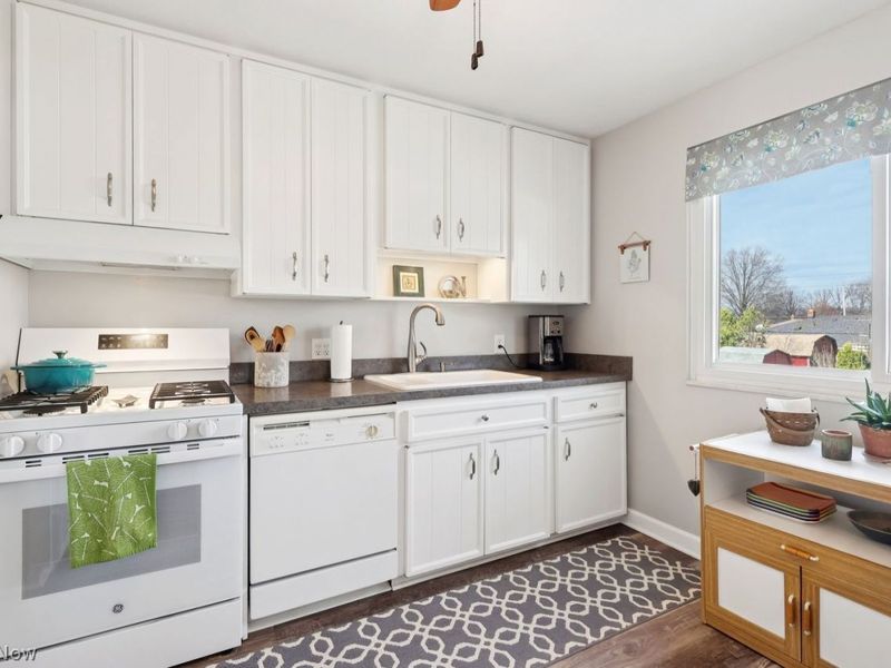 11690 Johnson Drive, Parma, OH 44130 Photo 11