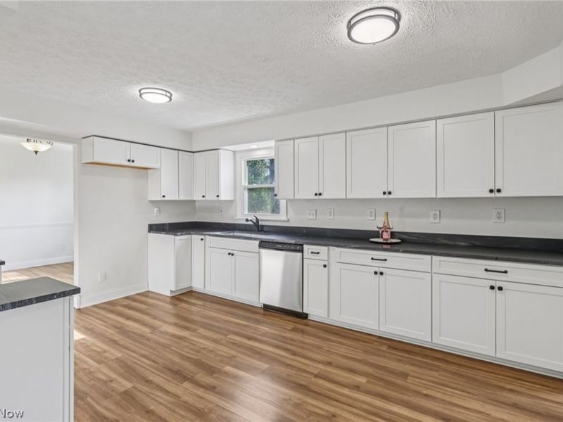 7999 Oxford Drive, Strongsville, OH 44149 Photo 10