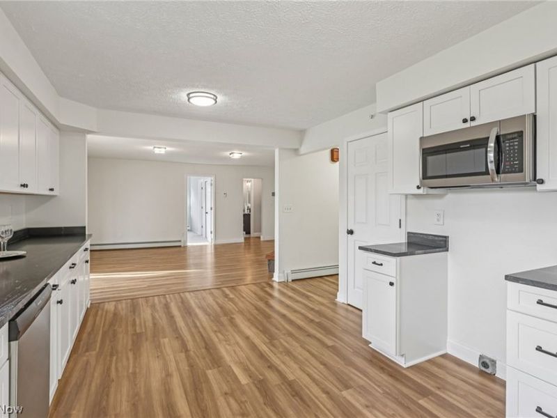 7999 Oxford Drive, Strongsville, OH 44149 Photo 12