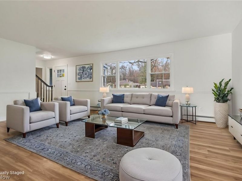 7999 Oxford Drive, Strongsville, OH 44149 Photo 2