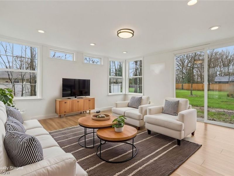 7999 Oxford Drive, Strongsville, OH 44149 Photo 4