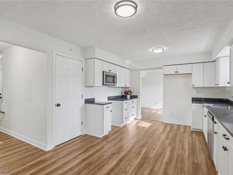 7999 Oxford Drive, Strongsville, OH 44149 Photo 9